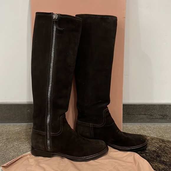 Miu Miu brown suede boots. - Picture 2 of 3